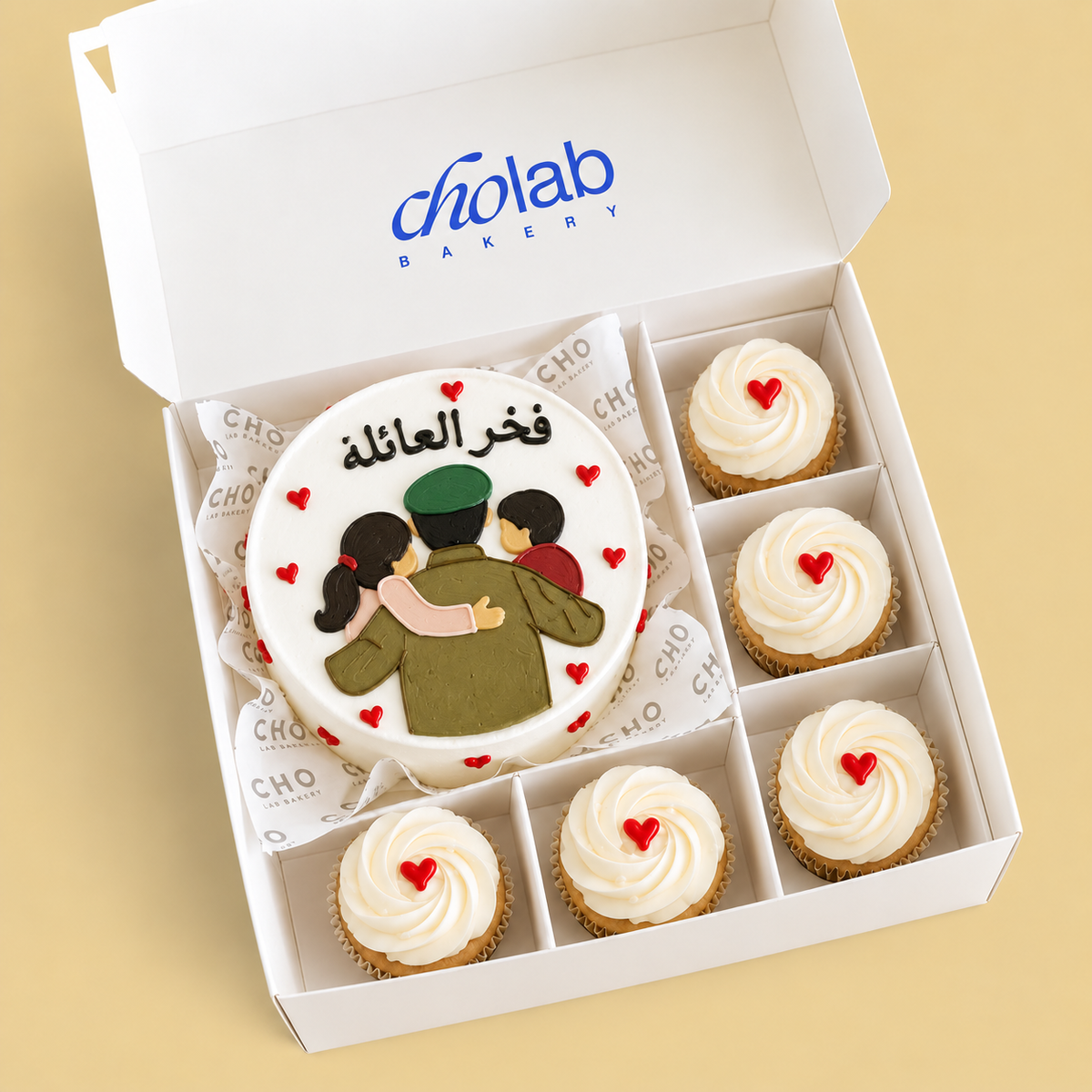 فخر العائلة — Mini Cake with Five Cupcakes