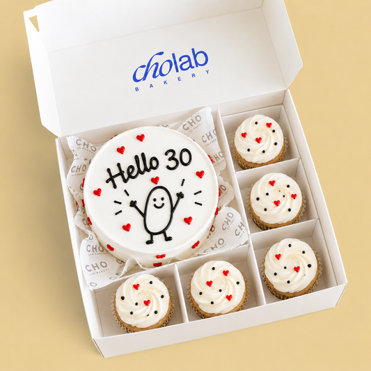 Hello 30 — Mini Cake with Five Cupcakes