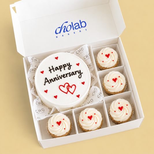 Happy Anniversary — Mini Cake with Five Cupcakes