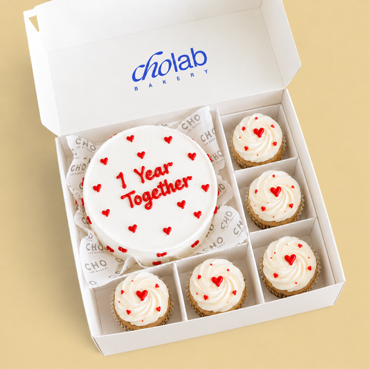 1 Year Together — Mini Cake with Five Cupcakes