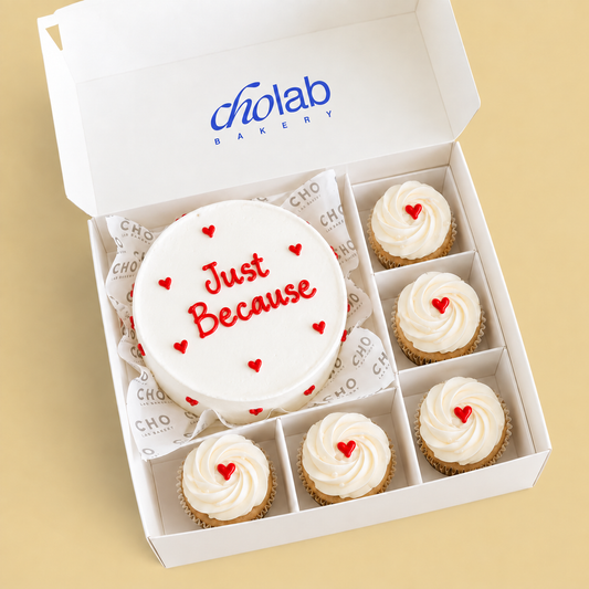 Just Because — Mini Cake with Five Cupcakes