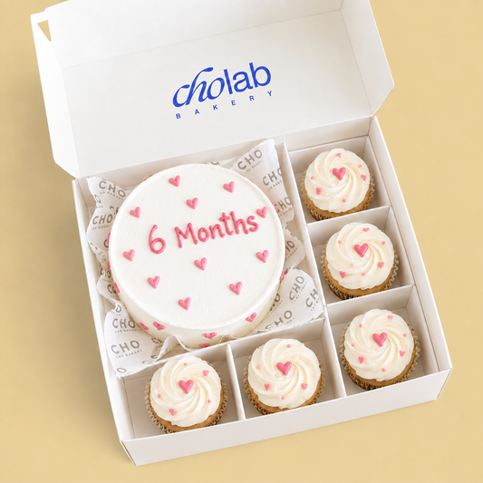 6 Months — Mini Cake with Five Cupcakes
