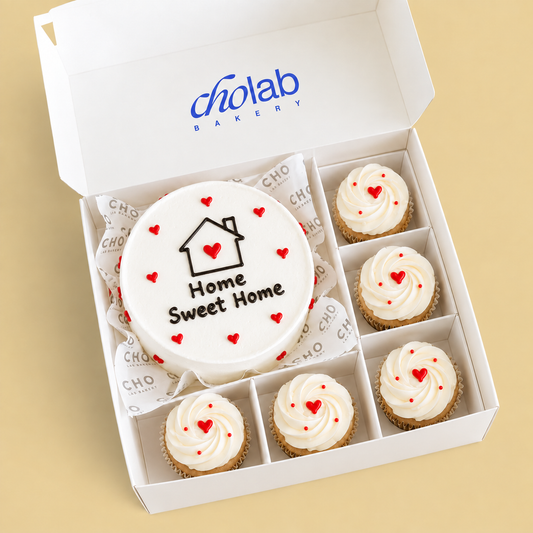 Home Sweet Home — Mini Cake with Five Cupcakes